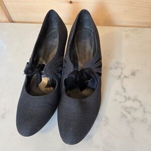 Black Women's Shoes with Bow Detail